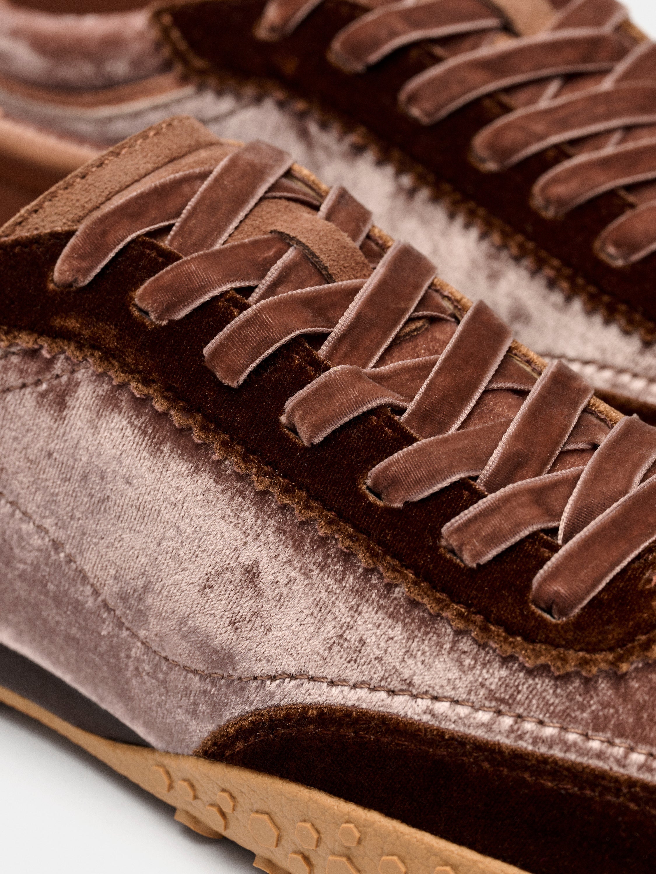 Bridge Velvet Mocca