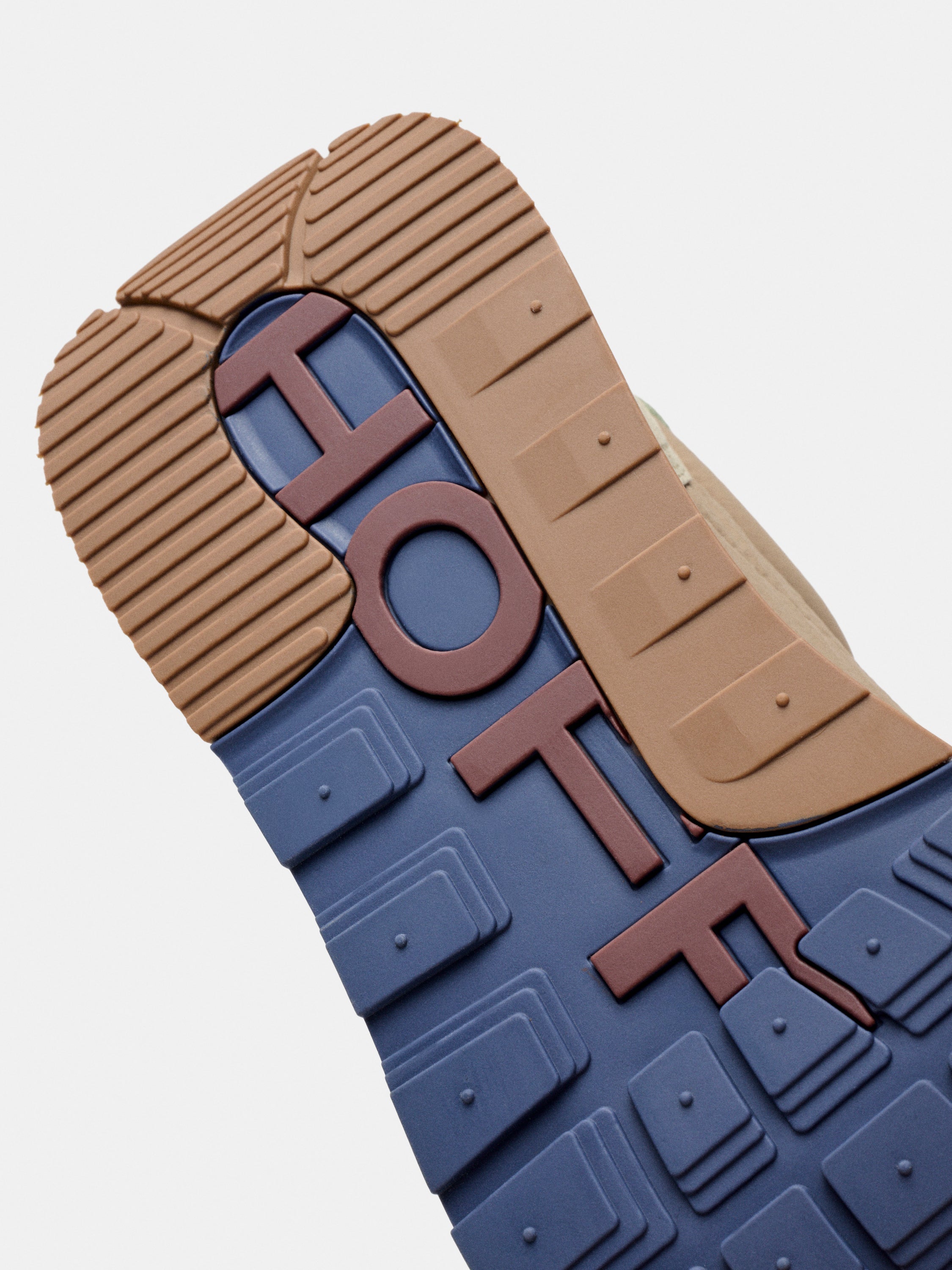Track & Field Taupe Man