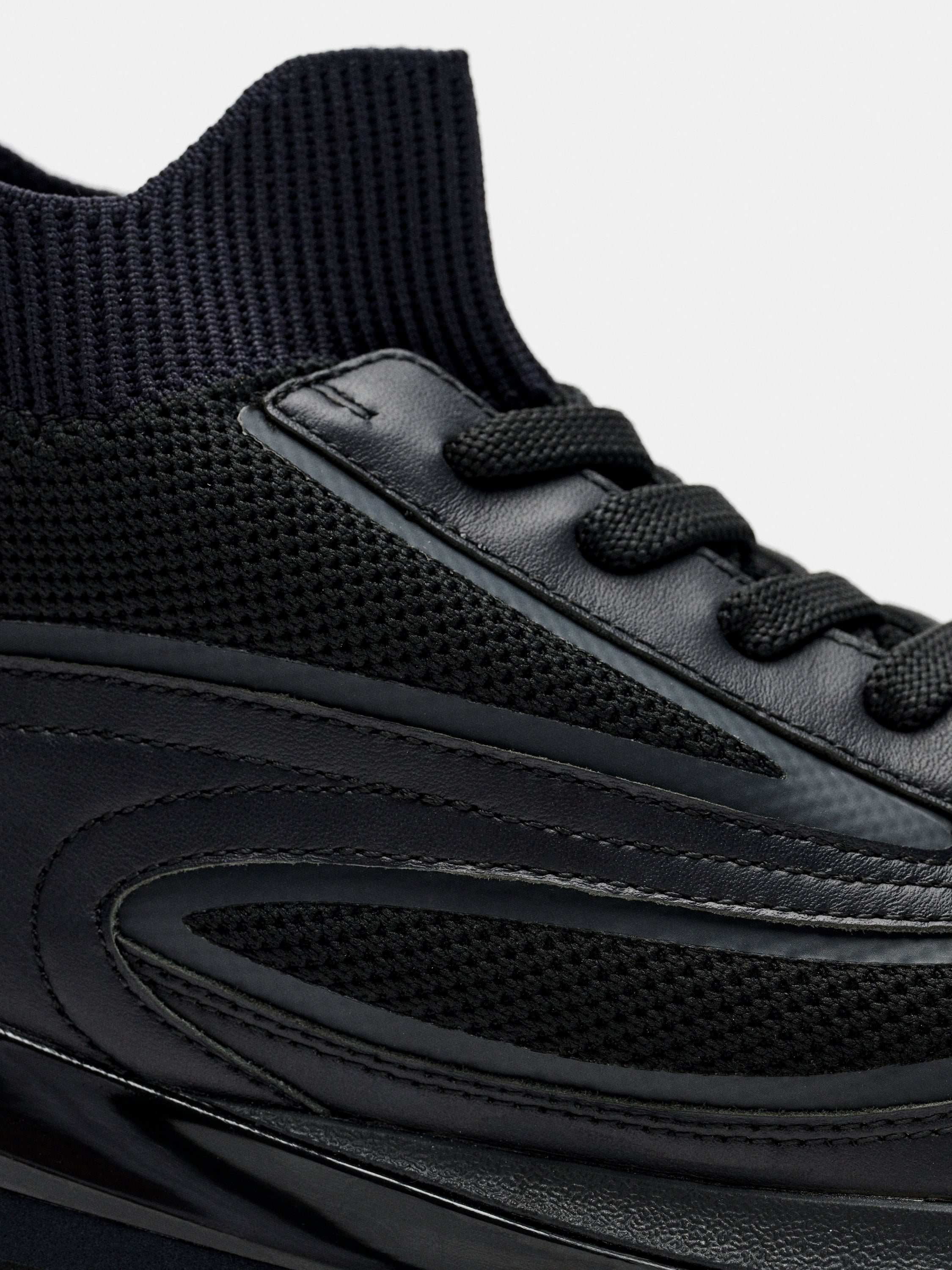 SEVEN FLYKNIT RUNNER BLACK