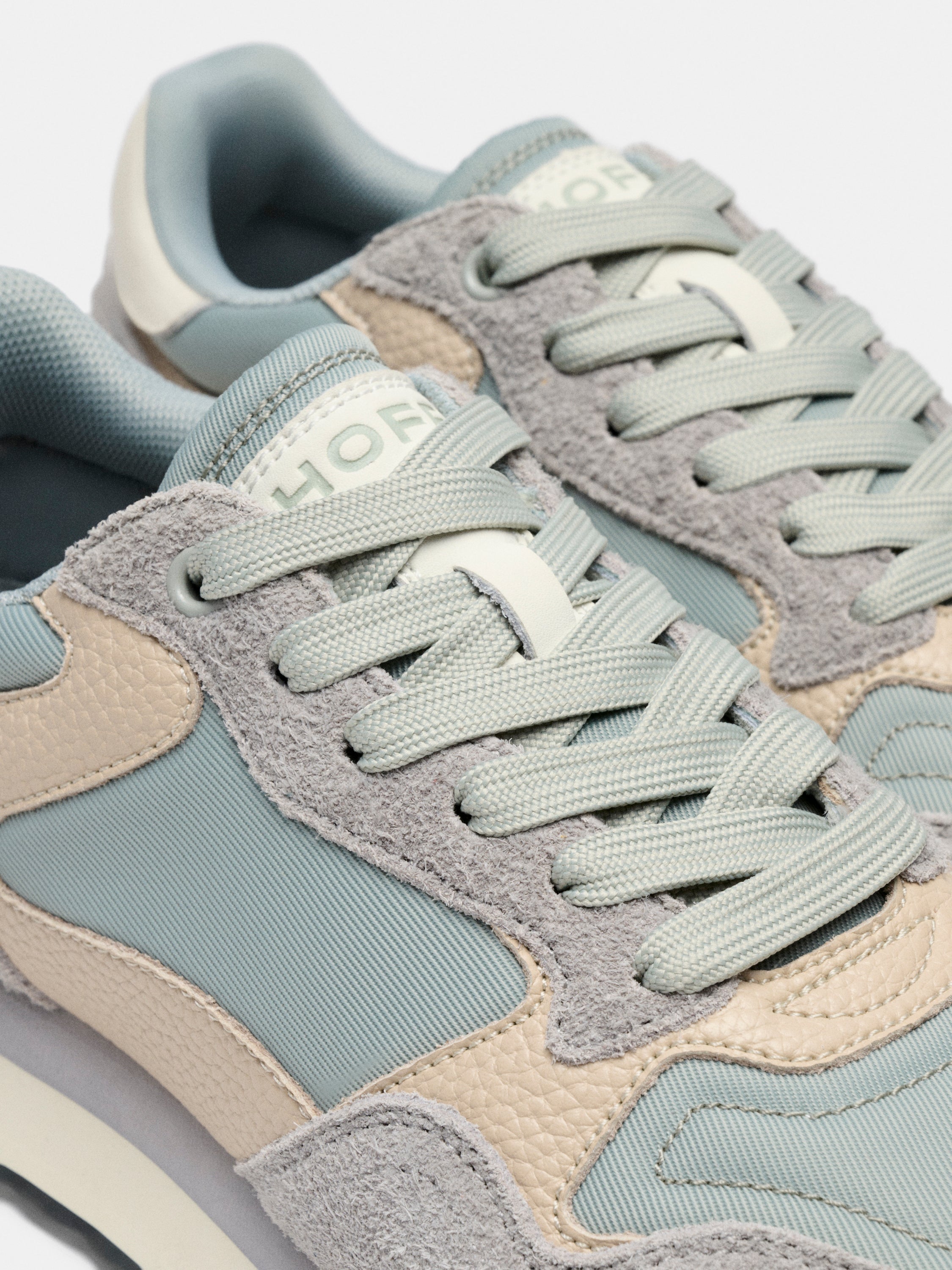 CITY DUSSELDORF WOMAN