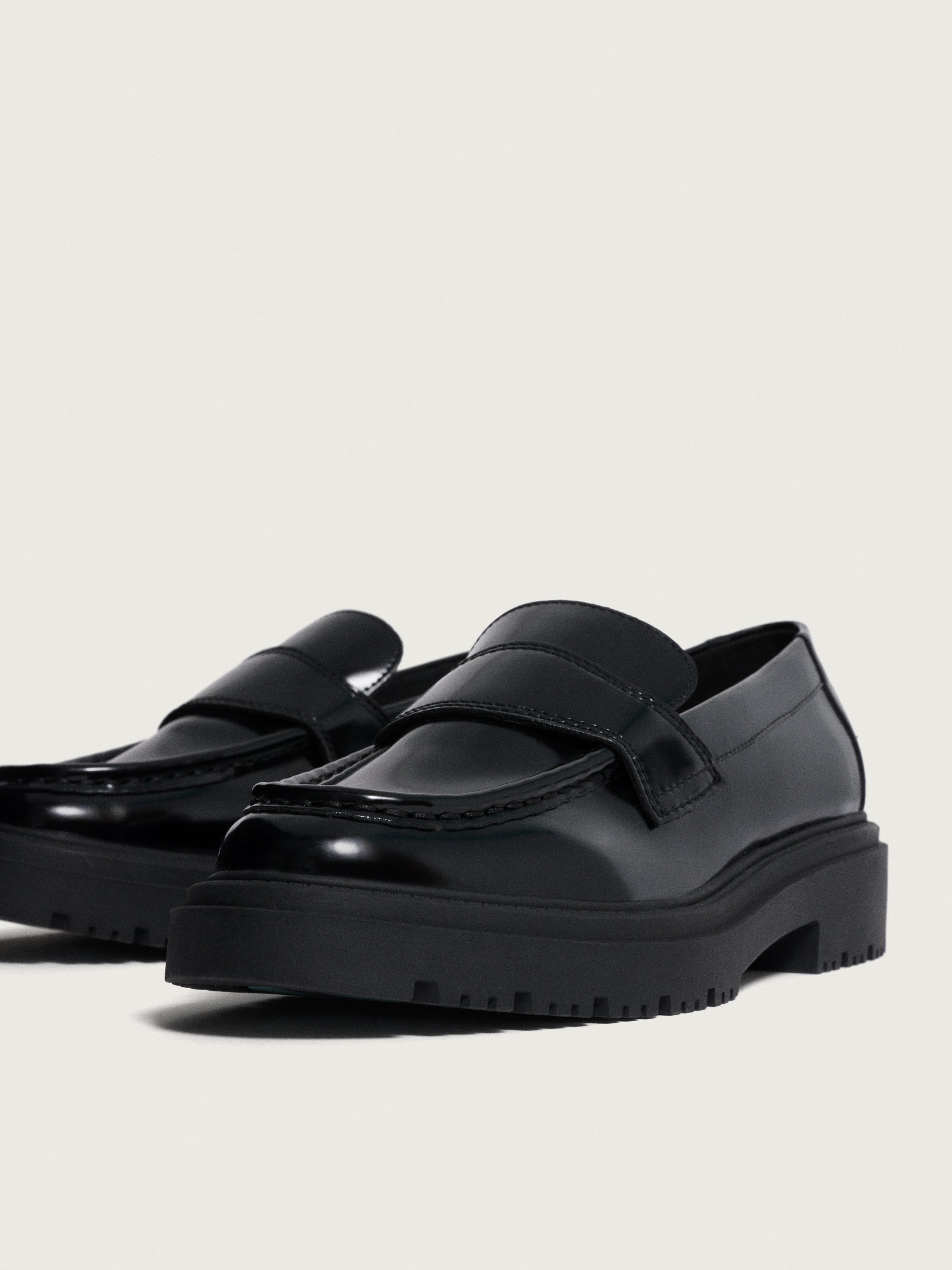 SCHOOL BLACK LOAFER