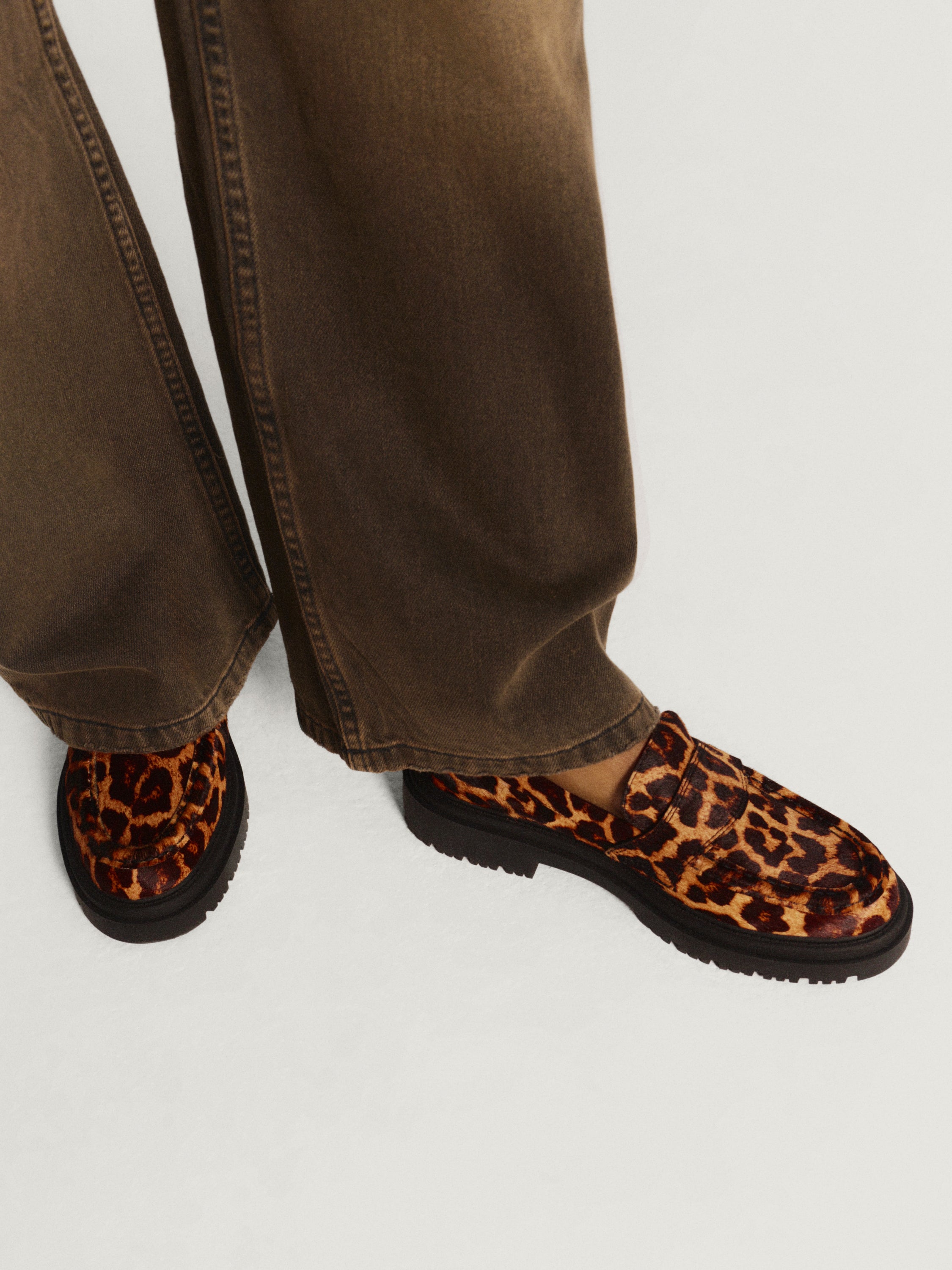 SCHOOL ANIMAL PRINT BROWN LOAFER