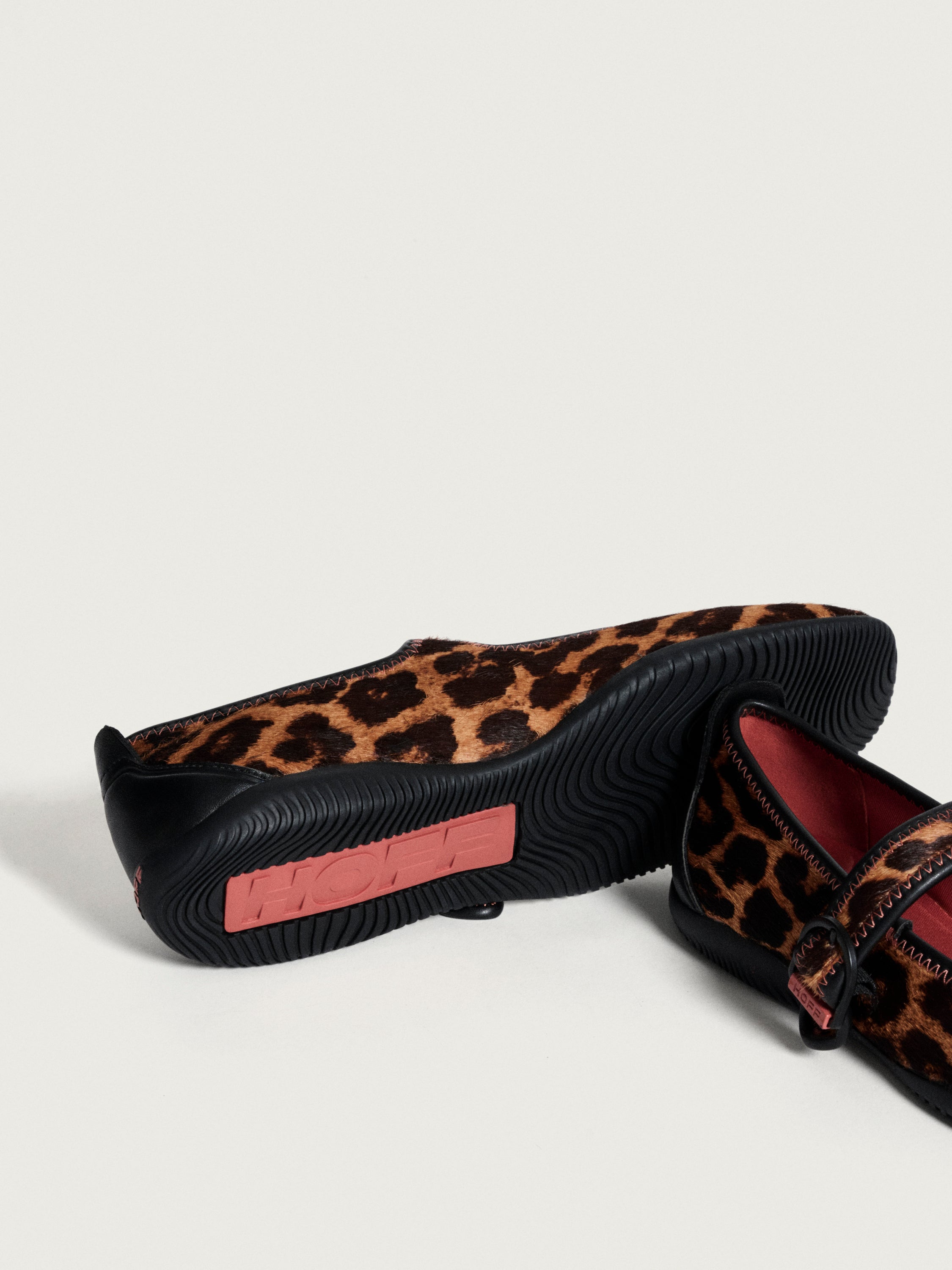 MARY JANE SCALA ANIMAL PRINT MARRÓN