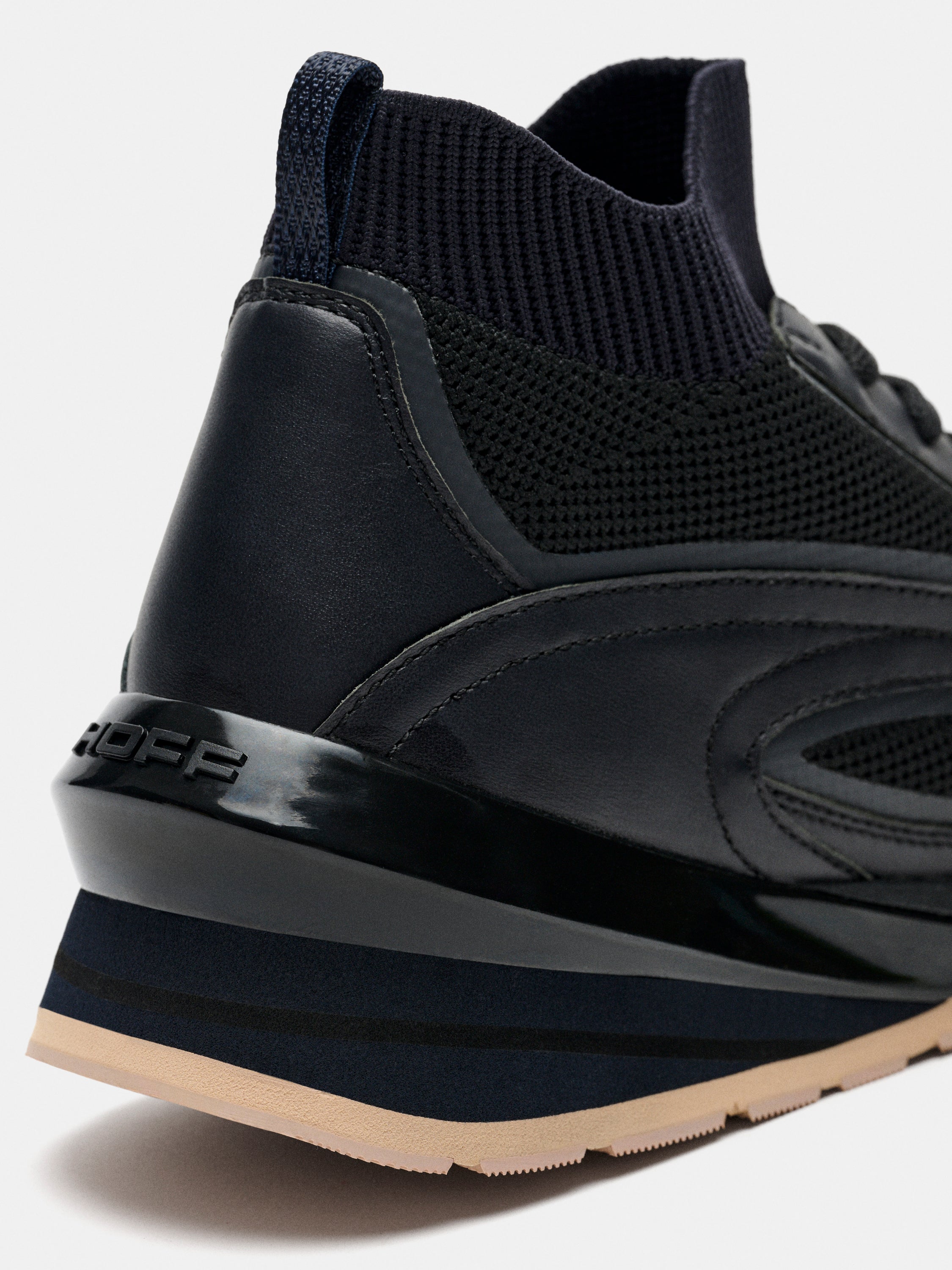 SEVEN FLYKNIT RUNNER BLACK