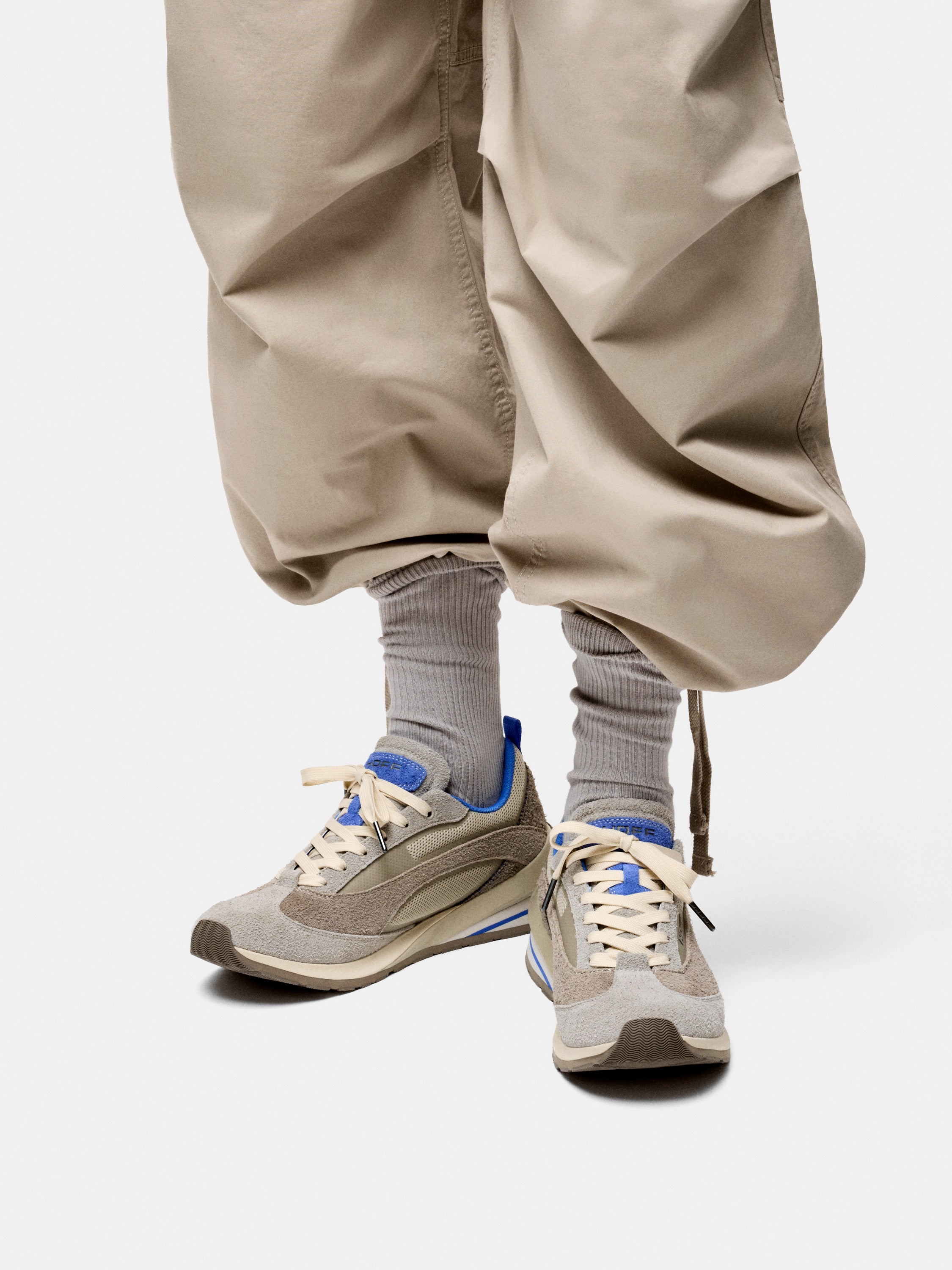 Seven Runner Light Grey